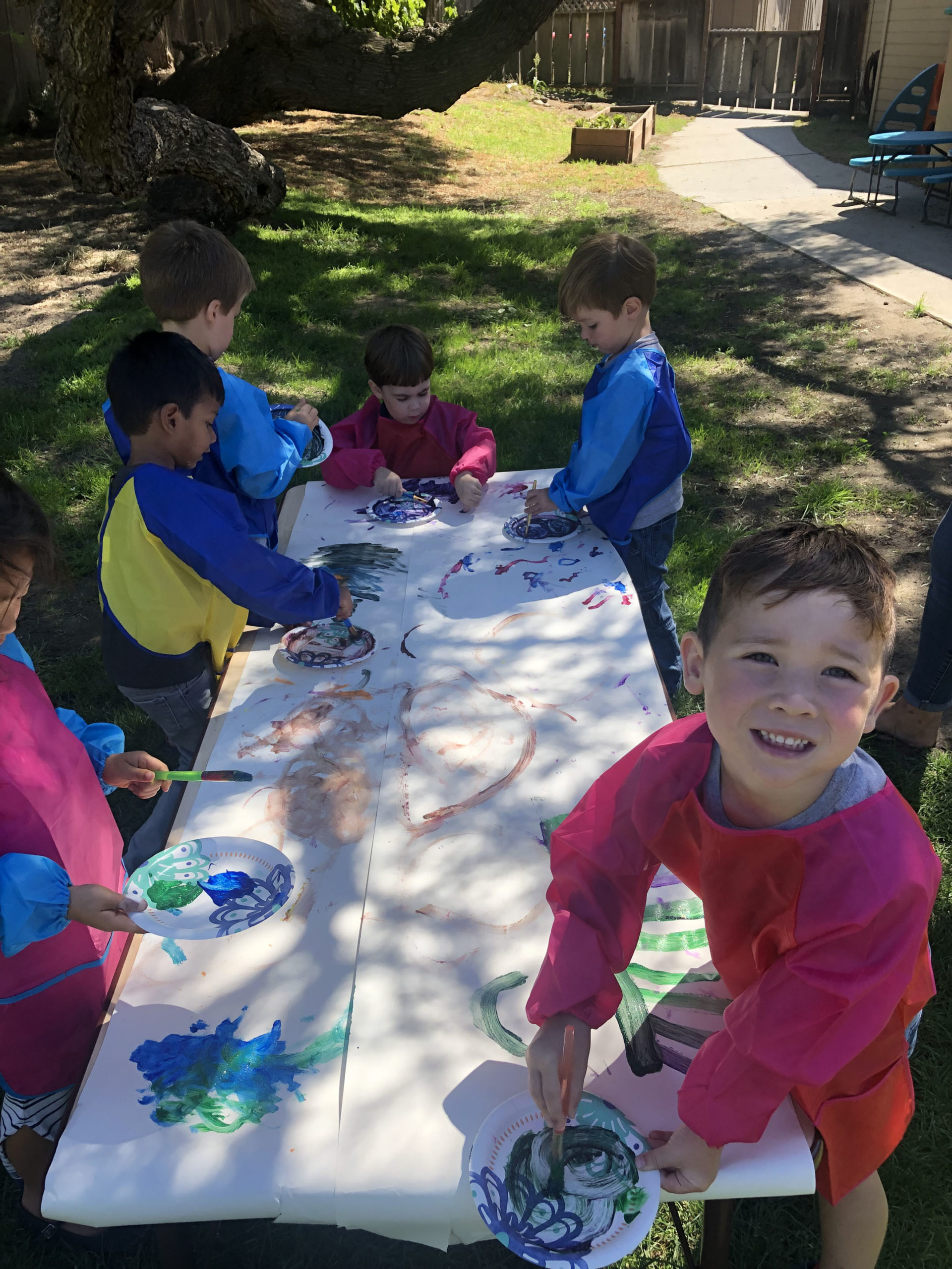 Art - Students painting paper plates outside